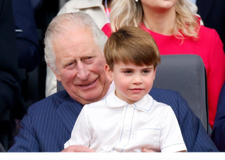 Cheeky Prince Louis steals the show once again at Jubilee Pageant ...