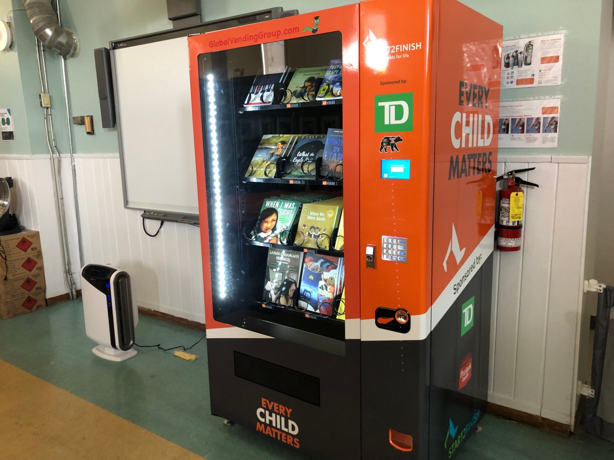 On Tuesday, May 31, 2022, Start2Finish unveiled the final of four book vending machines in Canada for the Indigenous Literacy Enhancement Project at the N’Amerind Friendship Centre in London, Ont.