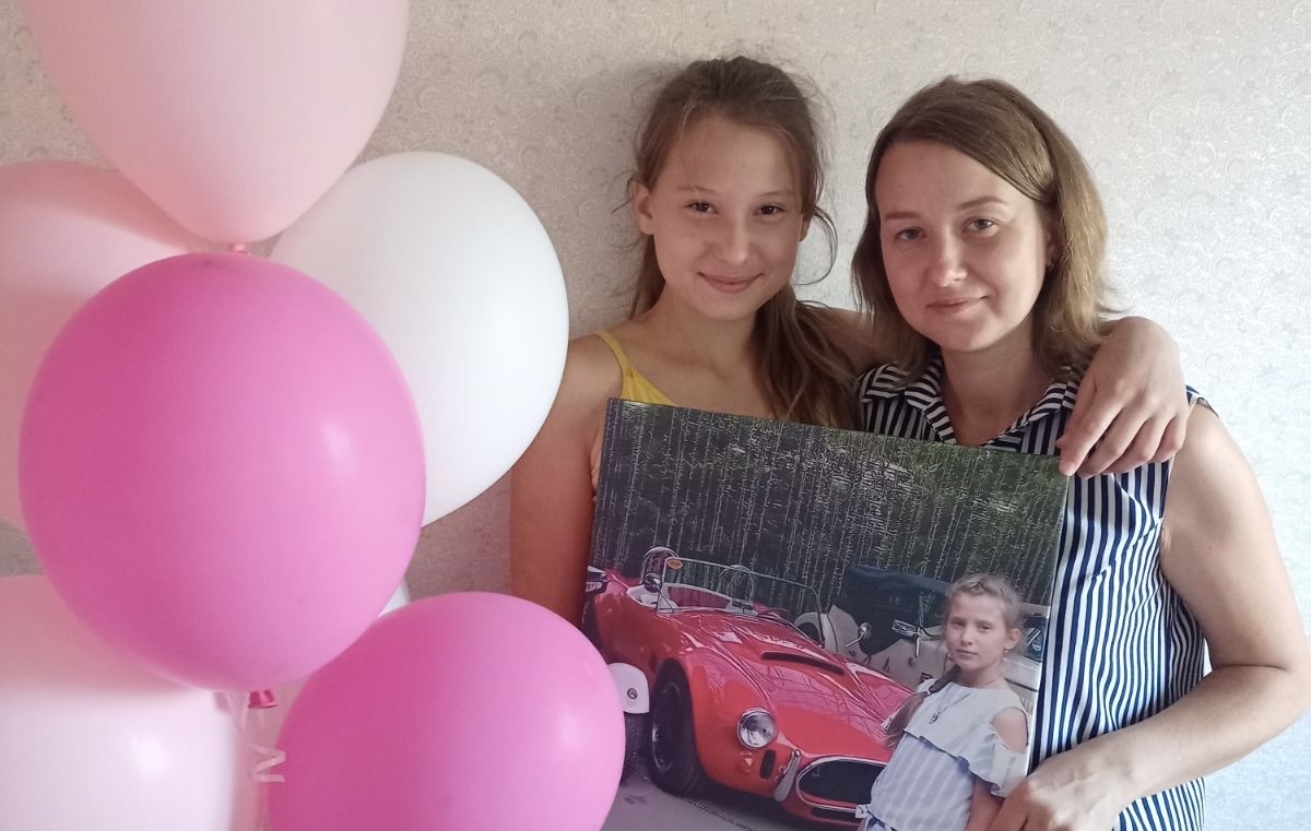 Rita Horbyk, left, with mother Liudmyla.