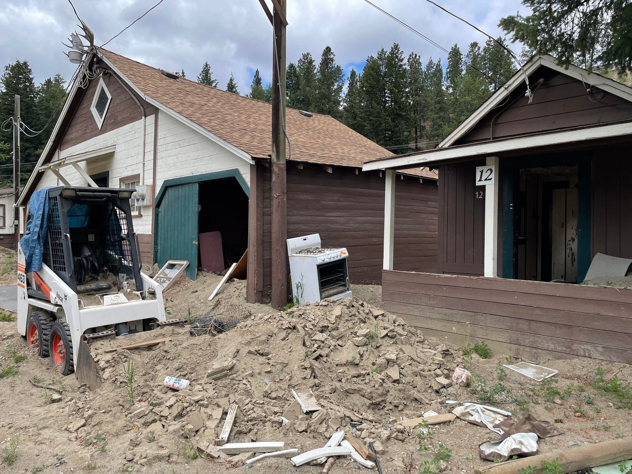 Fire breaks out at flood-ravaged cabins in downtown Princeton, B.C. - Vimarsana News