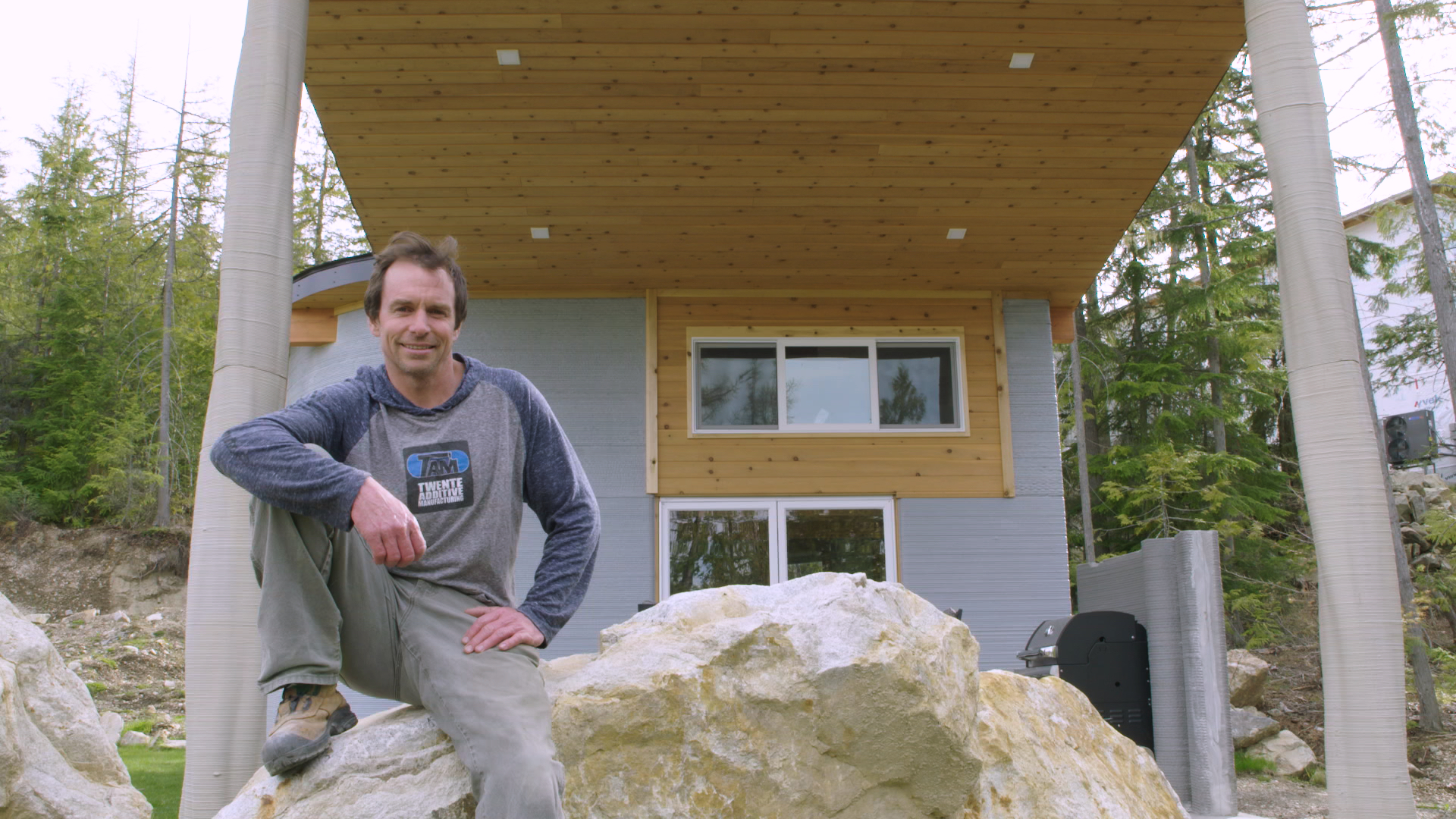 Jim Ziemlanski of Twente Additive Manufacturing in front of their Fibonacci House – Canada’s first fully 3D printed home.