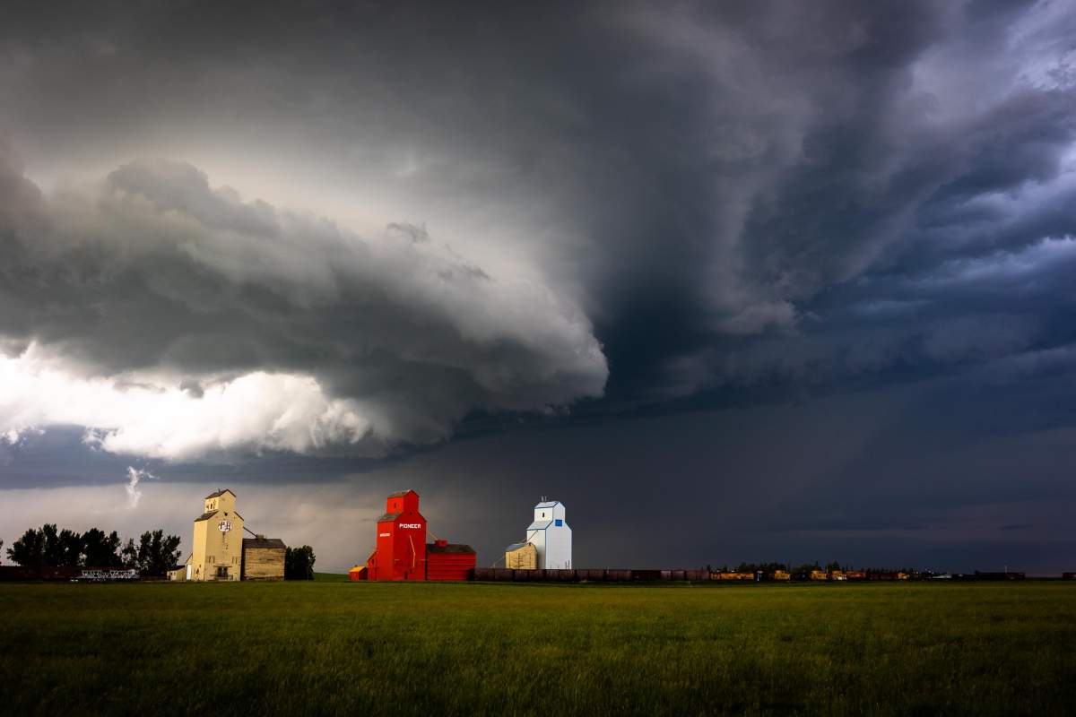 Prairie storm chaser, Chris Ratzlaff capturing June 28 storm system.
