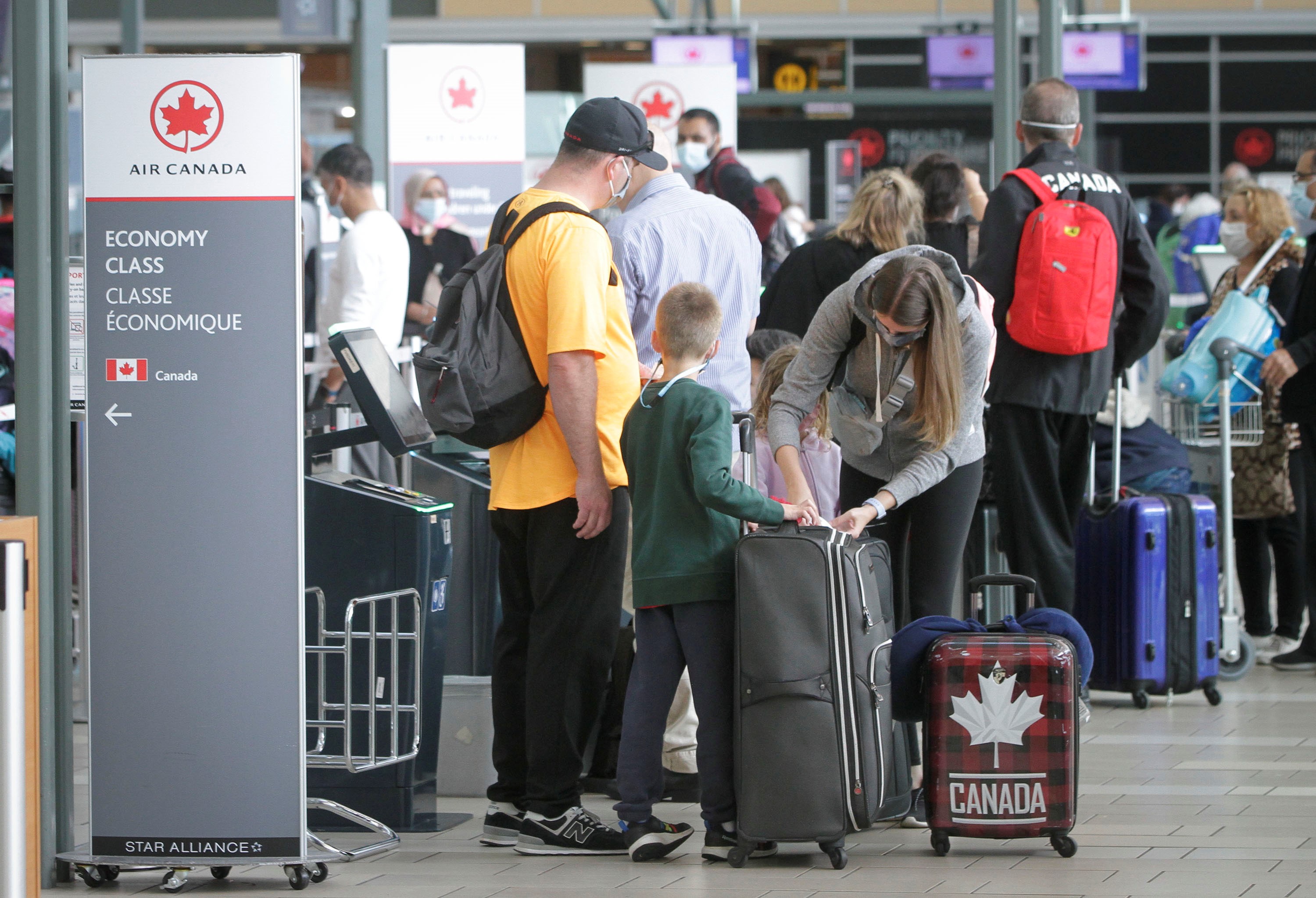 Canada travel summer COVID-19 airport delays