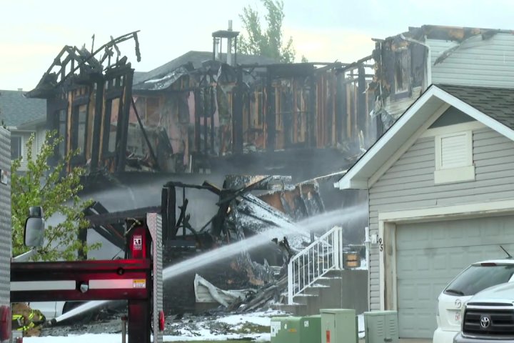 Two Calgary homes ‘significantly damaged’ in northwest fire