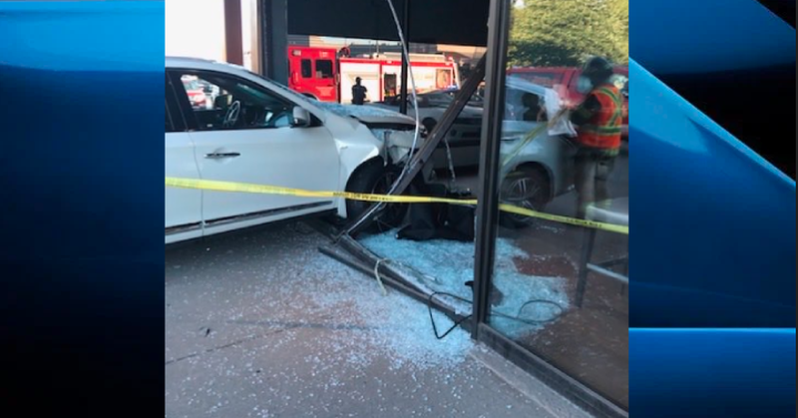 Vehicle Crashes Into London, Ont. Steakhouse - London 