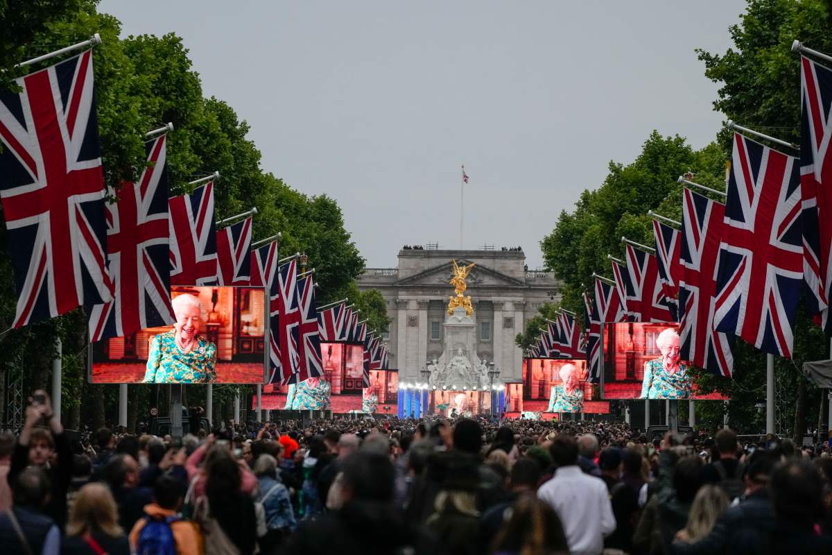 A ground level view of the crowds on The Mall.