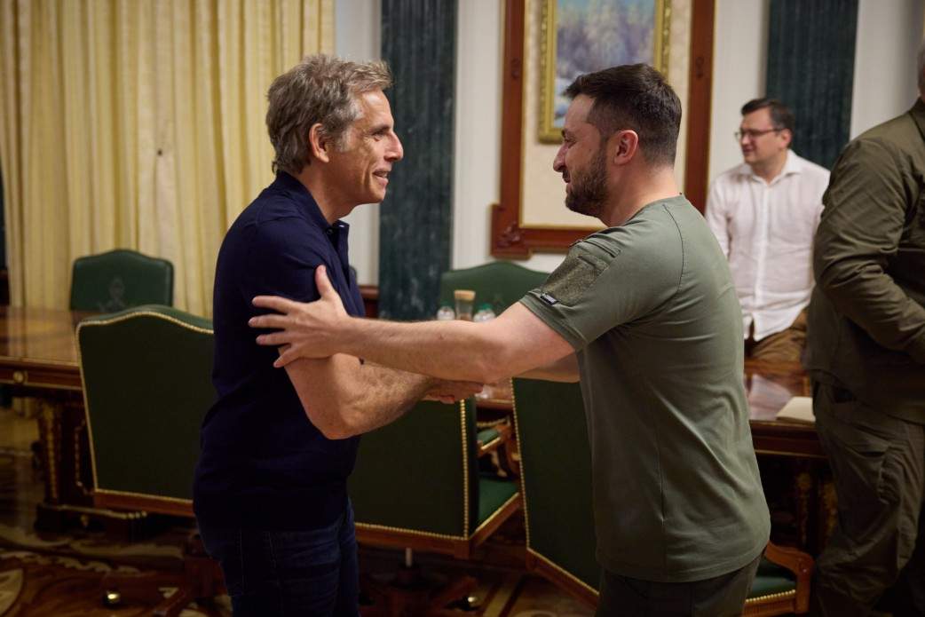 Ben Stiller meets Volodymyr Zelenskyy in Ukraine on World Refugee Day. The pair are shaking hands.