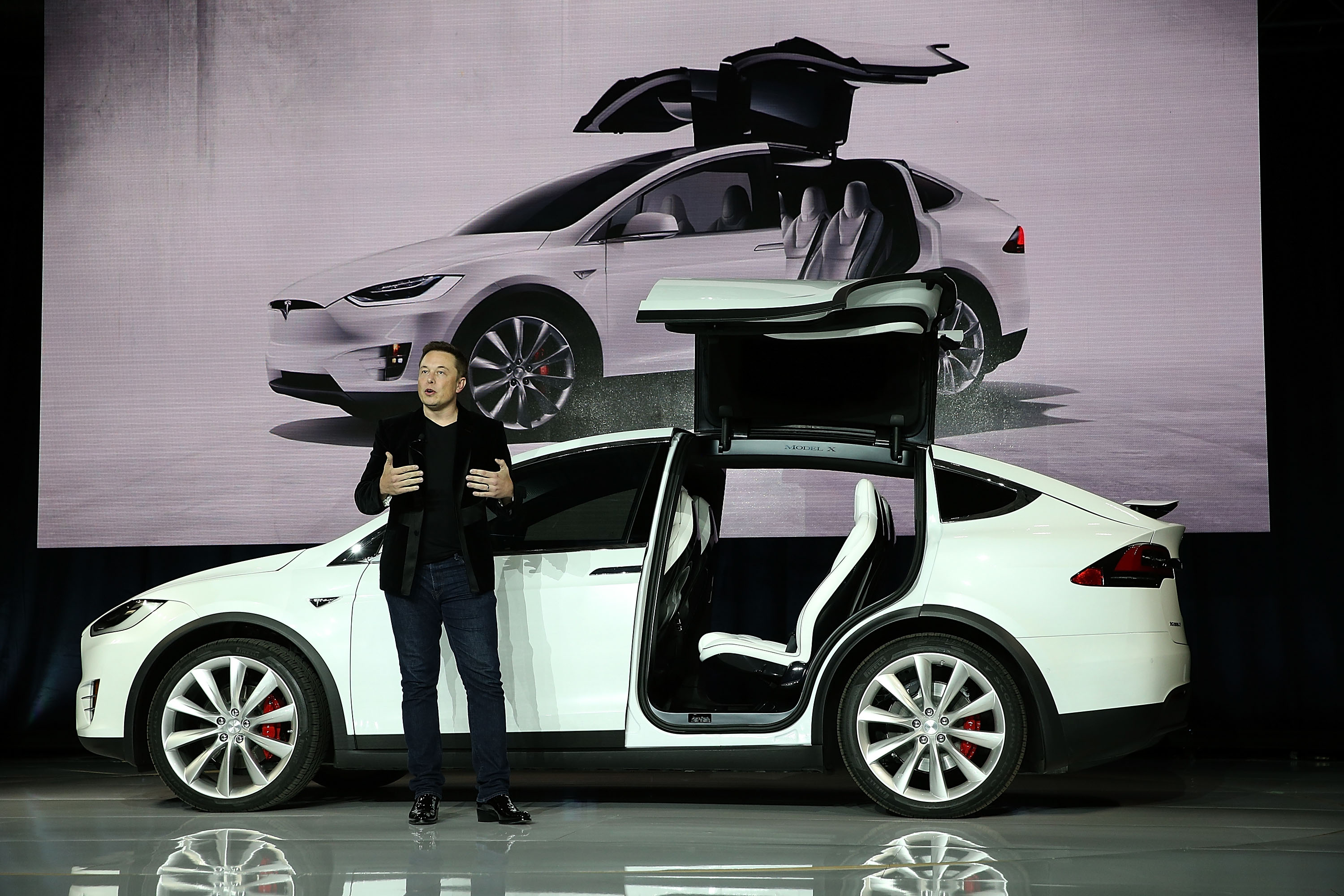 Elon Musk details Tesla staff cuts in anticipation of U.S. economic slide