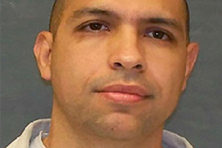 Escaped Texas inmate dies in police shootout after family of 5 killed