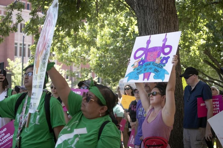 Texas Supreme Court blocks lower court order for clinics to resume abortions