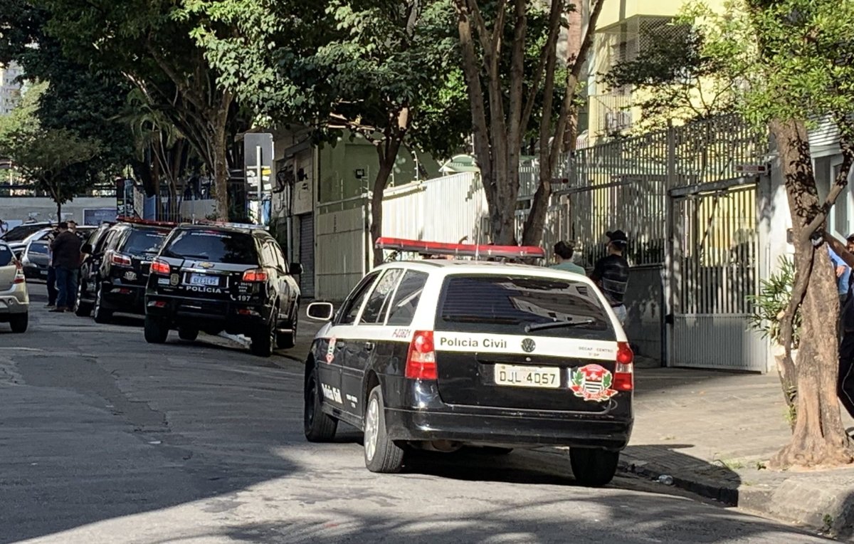 A local official from Brazil's leftist opposition Workers' Party (PT) was shot dead on Saturday by a federal prison guard shouting support for right-wing President Jair Bolsonaro, according to a state civil police report and a witness.