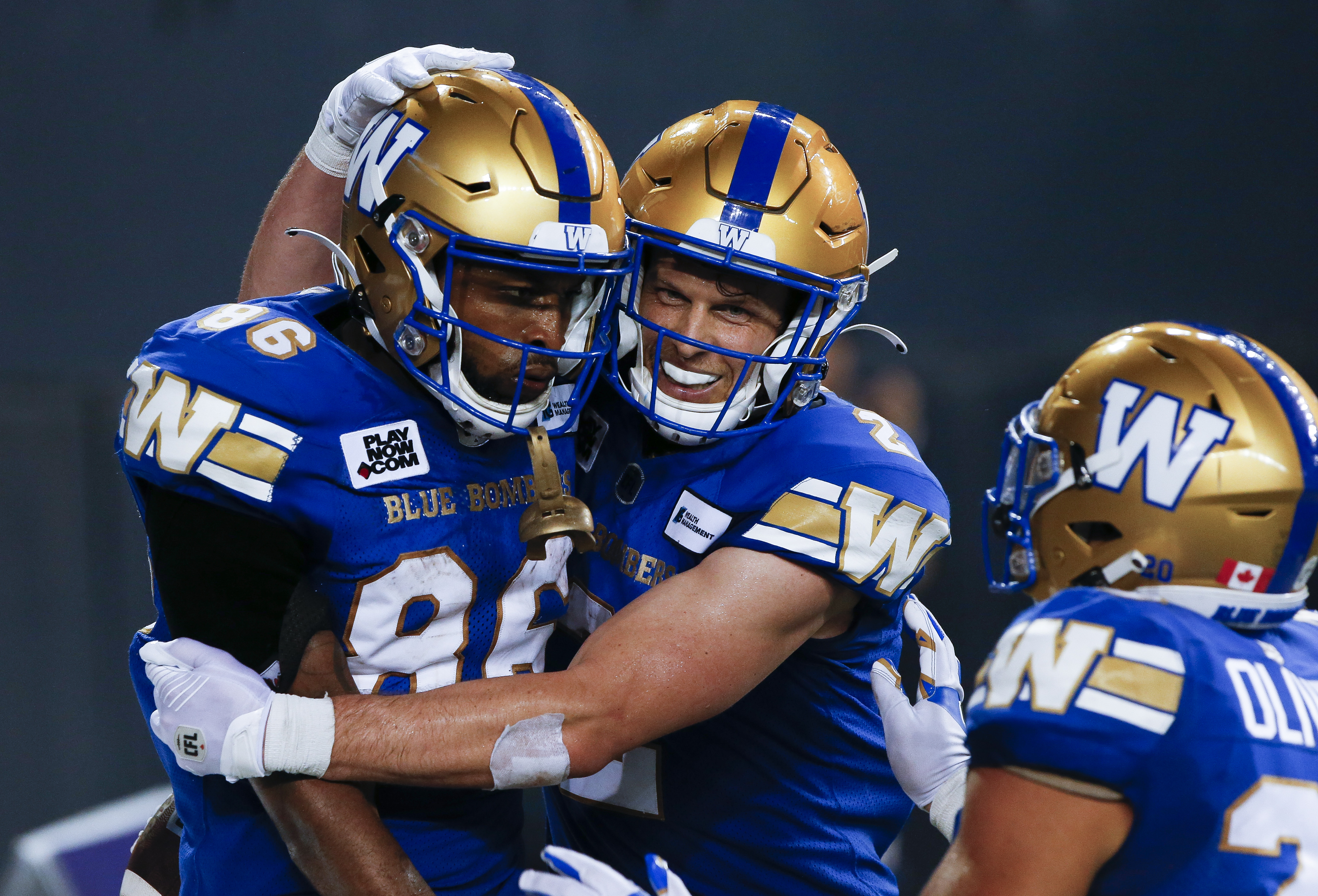 Unbeaten Blue Bombers Survive Scare To Beat Stampeders 26-19 ...