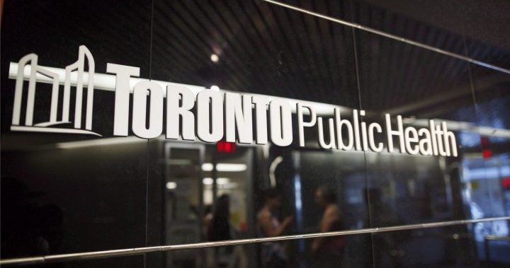 Служителите на общественото здравеопазване в Торонто препоръчват хората да се