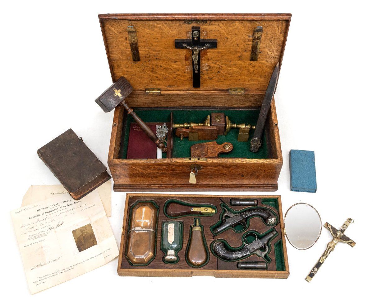 The antique vampire-slaying kit sold by Hansons Auctioneers on June 30, 2022.