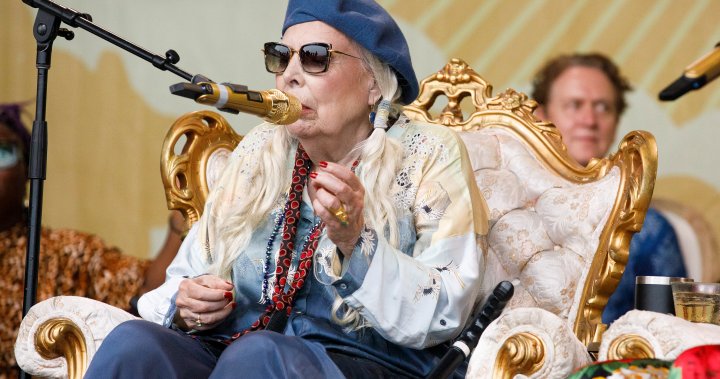 Joni Mitchell delights fans with 1st full set in more than 20 years