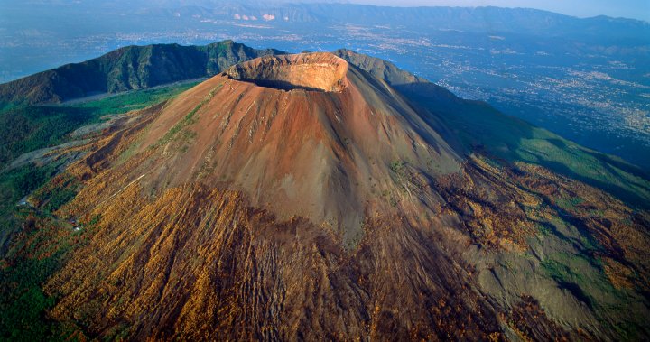 U.S. tourist, 23, falls into Mount Vesuvius after taking selfie — and lives to tell the tale