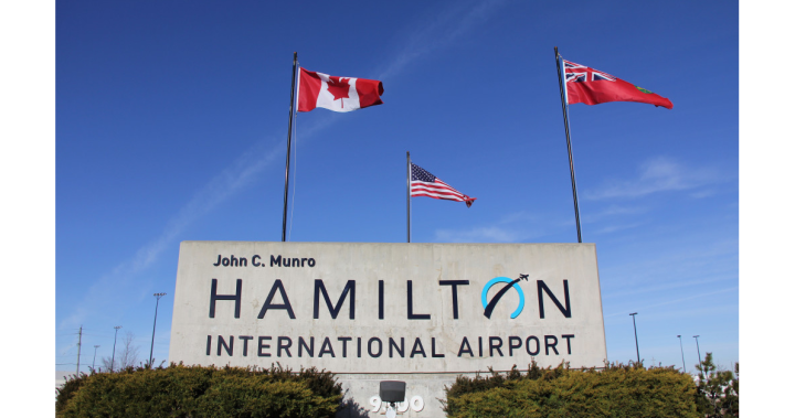 Мъж от Онтарио е изправен пред обвинения след смущение по време на полет, нападение над пътнически самолет: полиция