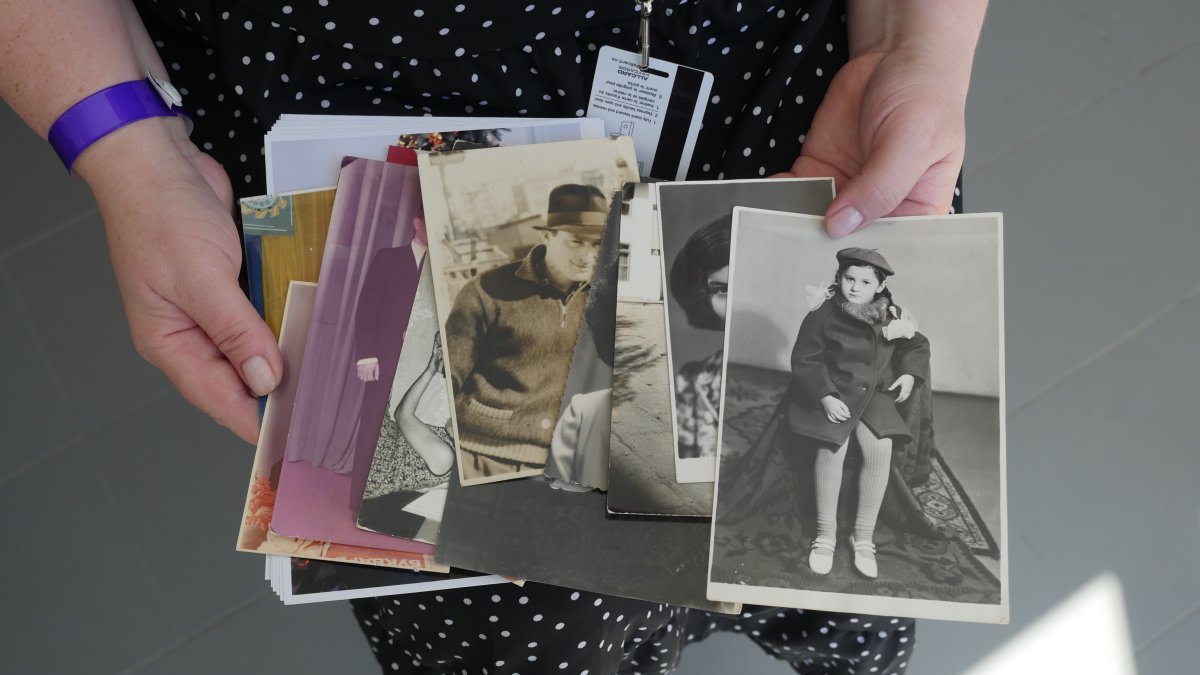 Nataliia Sydoruk holding her family photos