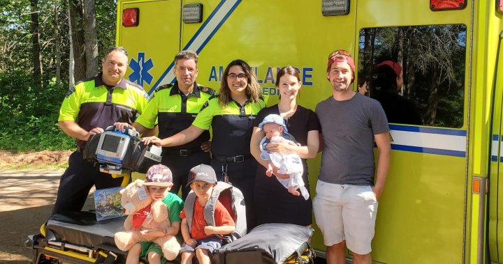 Quebec baby delivered in restaurant parking lot, police, paramedics assist