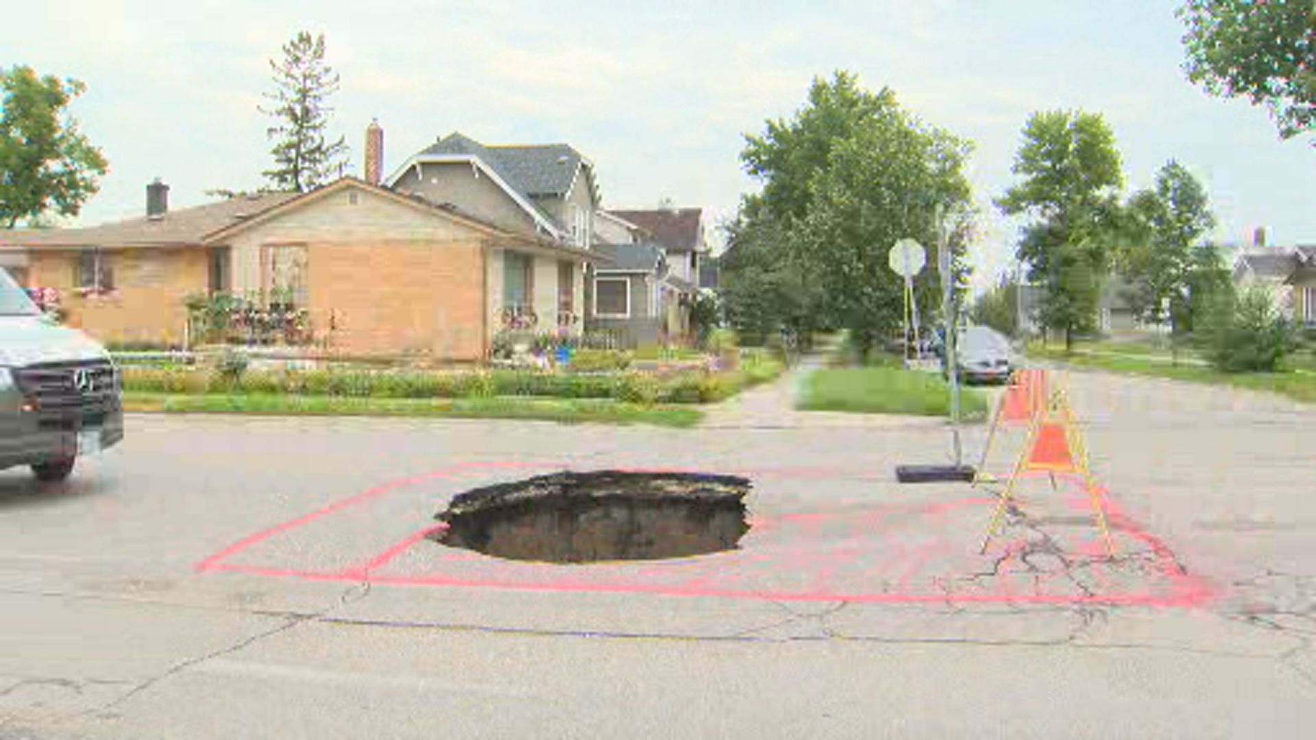 ST-Matthews-sinkhole.jpg?