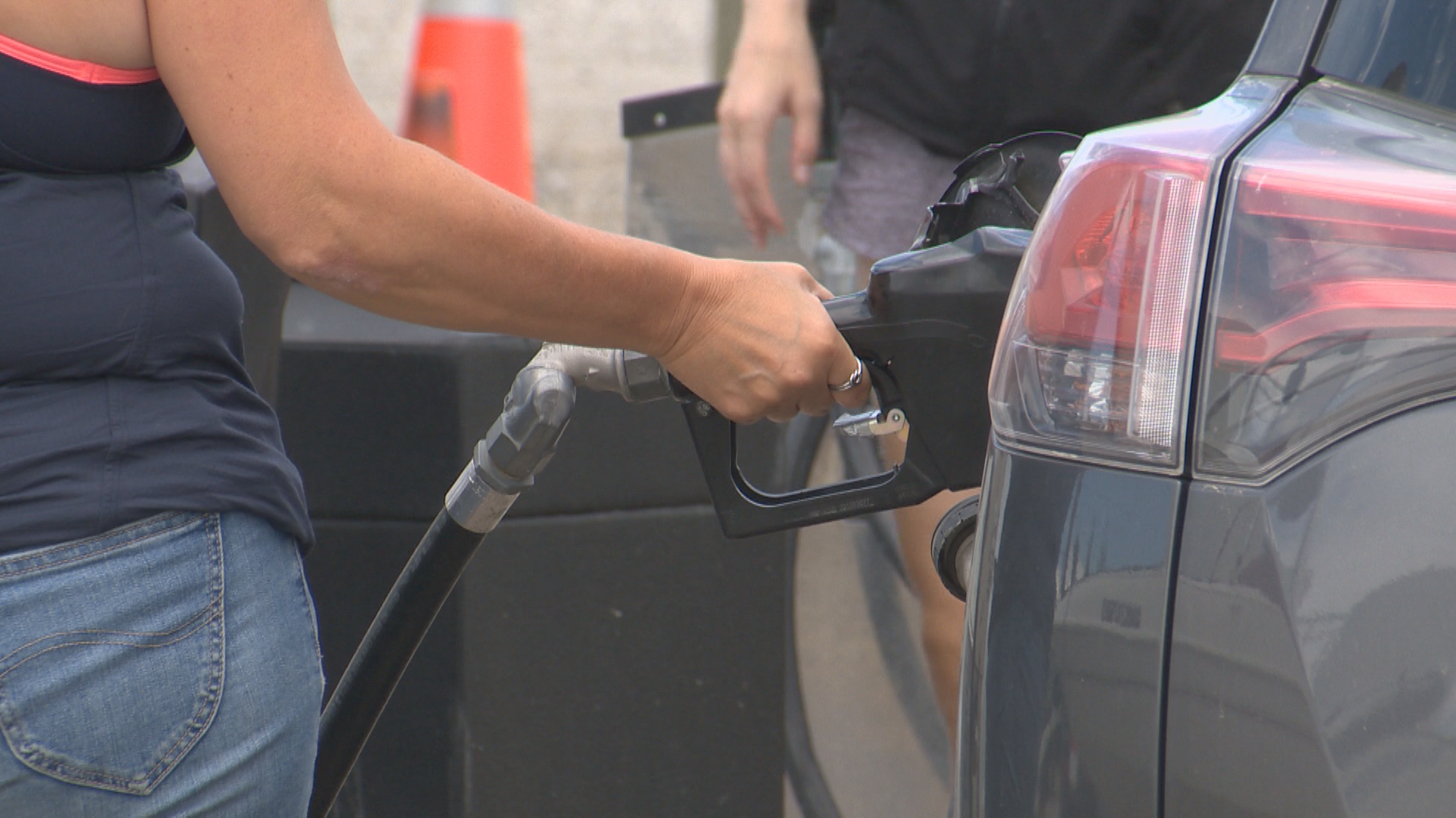Varying southern Alberta gas prices have drivers travelling for deals