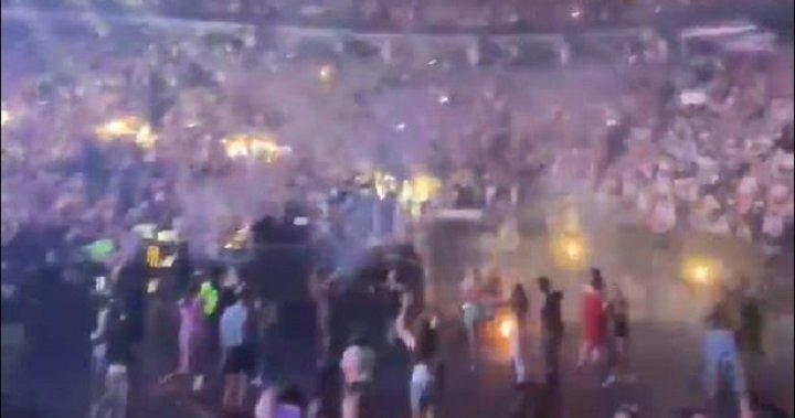Des feux d’artifice ont été déclenchés lors du concert de Dua Lipa à l’aréna Scotiabank de Toronto