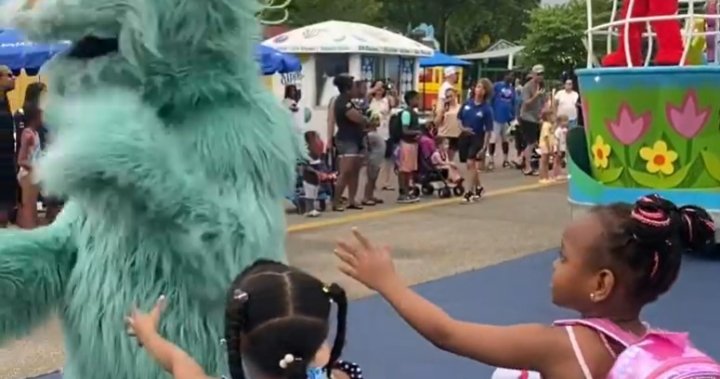 Sesame Place park apologizes after Black girls asking for hugs snubbed