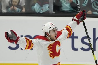 Andrew Mangiapane, Flames get off to fast start in win over Devils