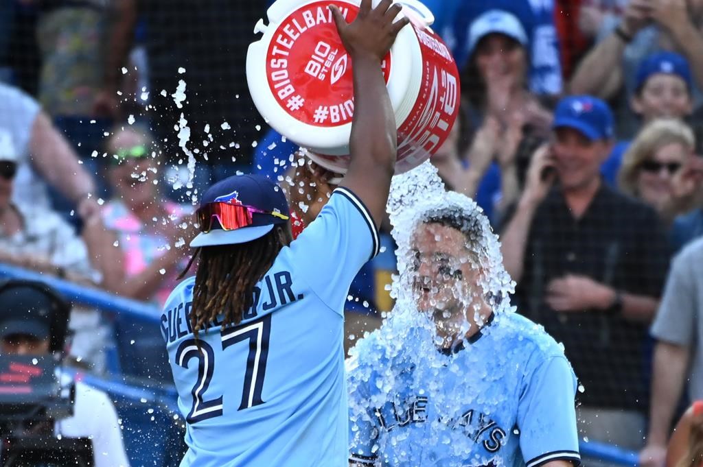 Hernández, Guerrero homer as Blue Jays beat Twins 9-3