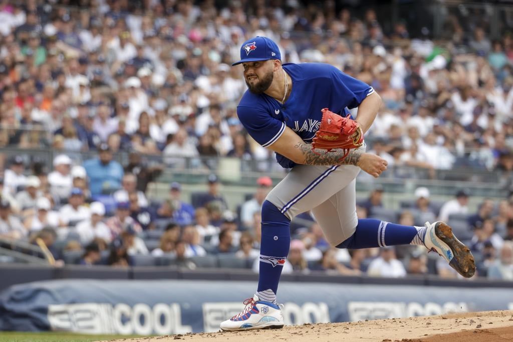 Yankees' Jose Trevino exits after taking foul ball to knee