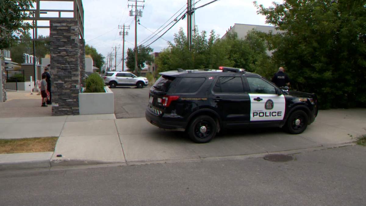 Calgary police investigate an alleged assault in the Mount Pleasant neighbourhood on Aug. 25, 2022.