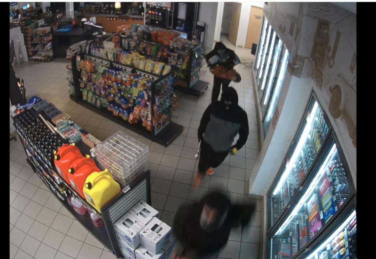 A CCTV camera was able to catch the suspects on video.