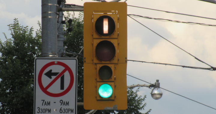 Transit priority signal, designated bus lane now operating on Main and MacNab streets: City – Hamilton