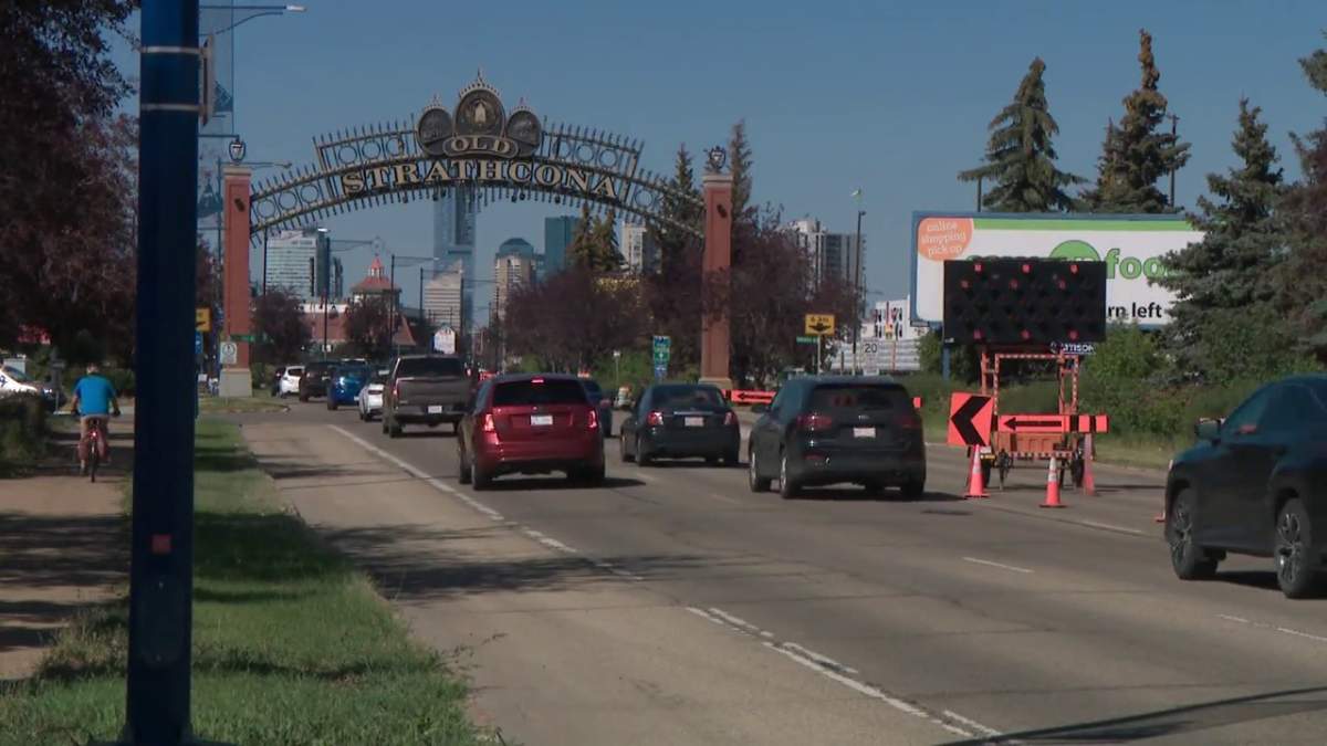Rehabilitation work on Gateway Boulevard between University Avenue and 80 Avenue began Thursday, Aug. 18, 2022 and is scheduled to be complete in fall 2023.