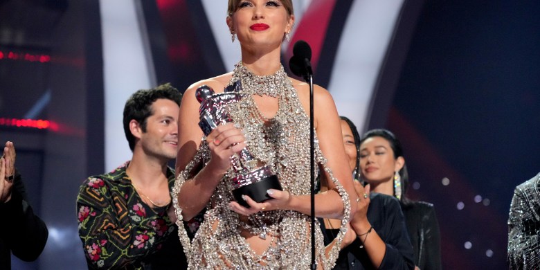 Taylor Swift Wins Video Of The Year And Announces New Album At MTV VMAs