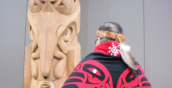 Indigenous poet faces backlash for calling out NHL-themed totem poles - Red  Deer Advocate