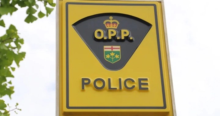 OPP в Орилия Онтарио разследват сблъсък който изпрати кола в