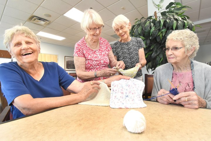 Knitting needles in hand, group of South Okanagan seniors donate blankets to Mamas for Mamas