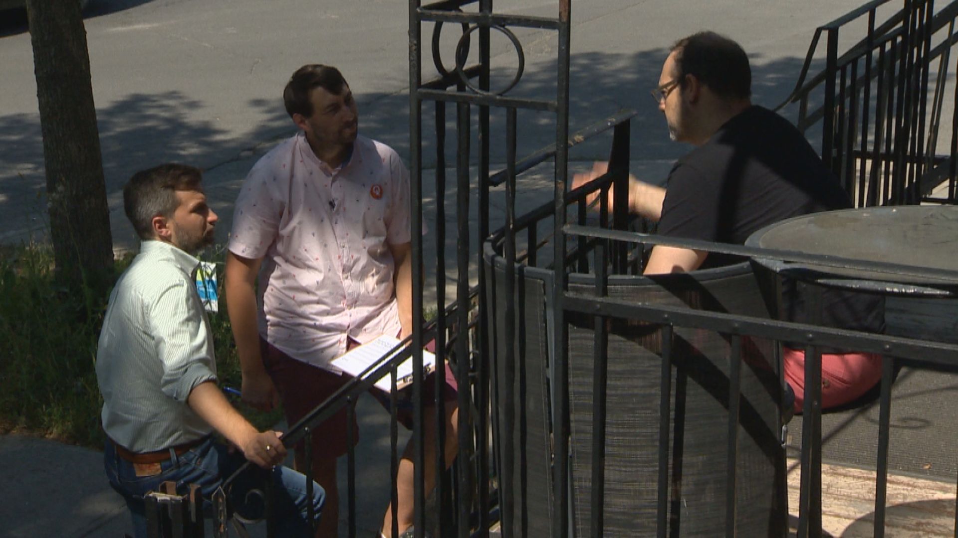 Quebec solidaire goes doortodoor to get Quebecers ready ahead of fall