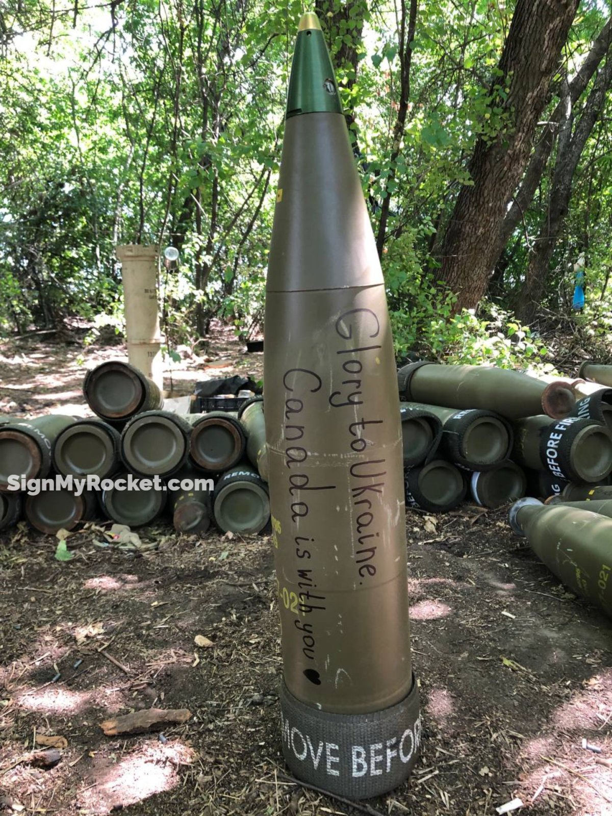 Ukrainian M777 howitzer shell with message from Canadian donor.