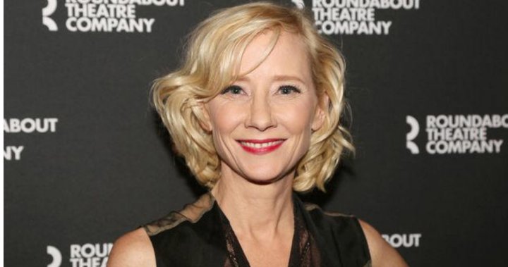 Actress Anne Heche hospitalized after car crashes into Los Angeles house: reports – National | Globalnews.ca