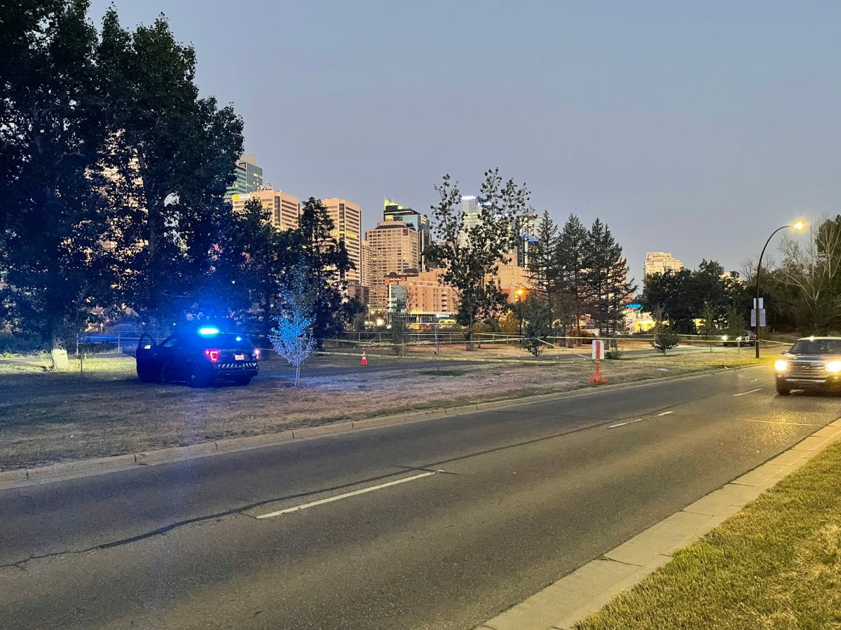 Calgary police investigate a stabbing along Memorial Drive between Edmonton Trail and Centre Street N Friday, Aug. 19, 2022.