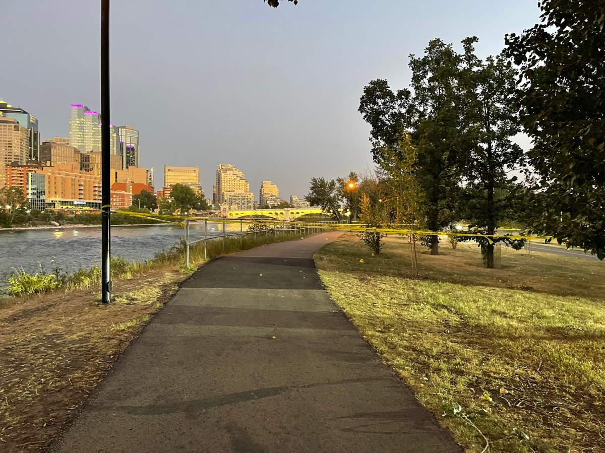 Calgary police investigate a stabbing along Memorial Drive between Edmonton Trail and Centre Street N Friday, Aug. 19, 2022.
