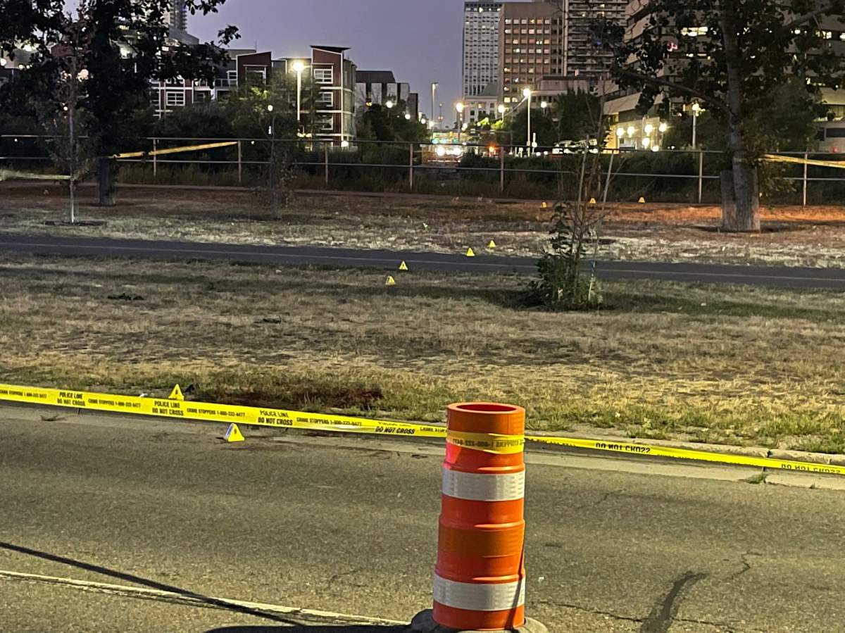Calgary police investigate a stabbing along Memorial Drive between Edmonton Trail and Centre Street N Friday, Aug. 19, 2022.