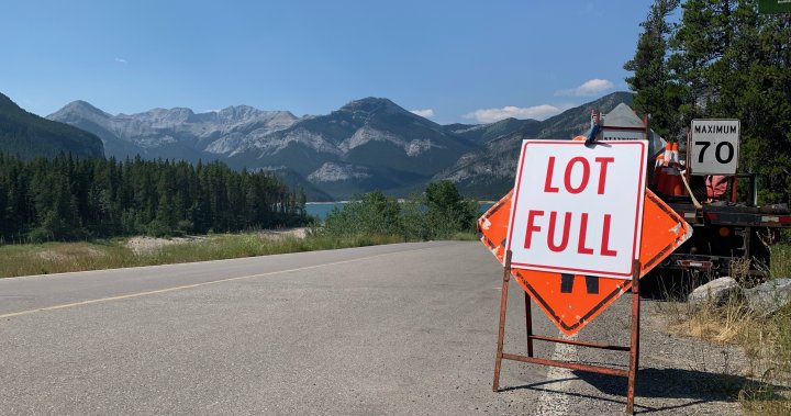 Kananaskis Country sees heavy traffic, full parking lots for August long weekend