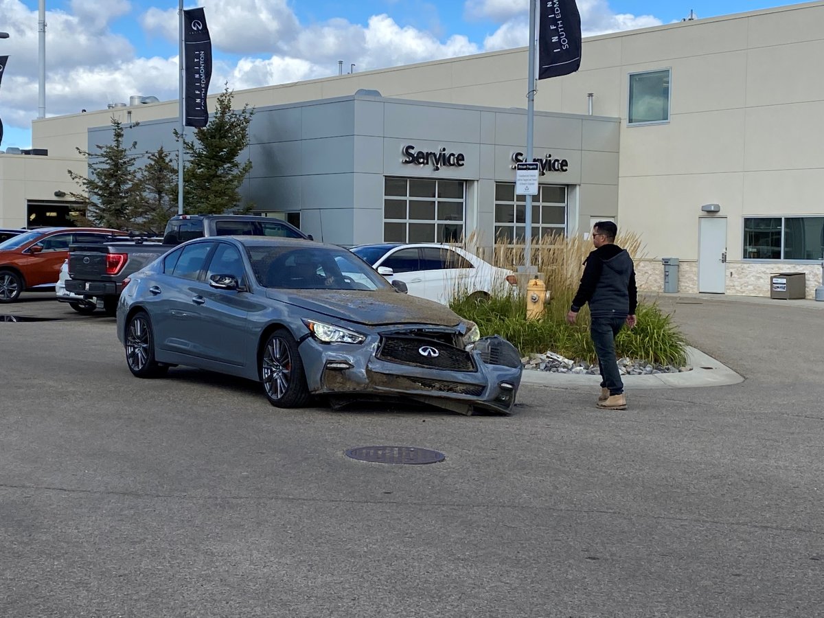 Sinkhole swallows several cars at south Edmonton dealership Edmonton