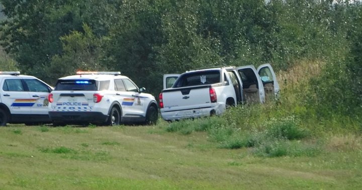 萨斯喀彻温省杀手迈尔斯·桑德森在三天的搜捕期间被发现居住在灌木丛中: 皇家加拿大骑警揭露