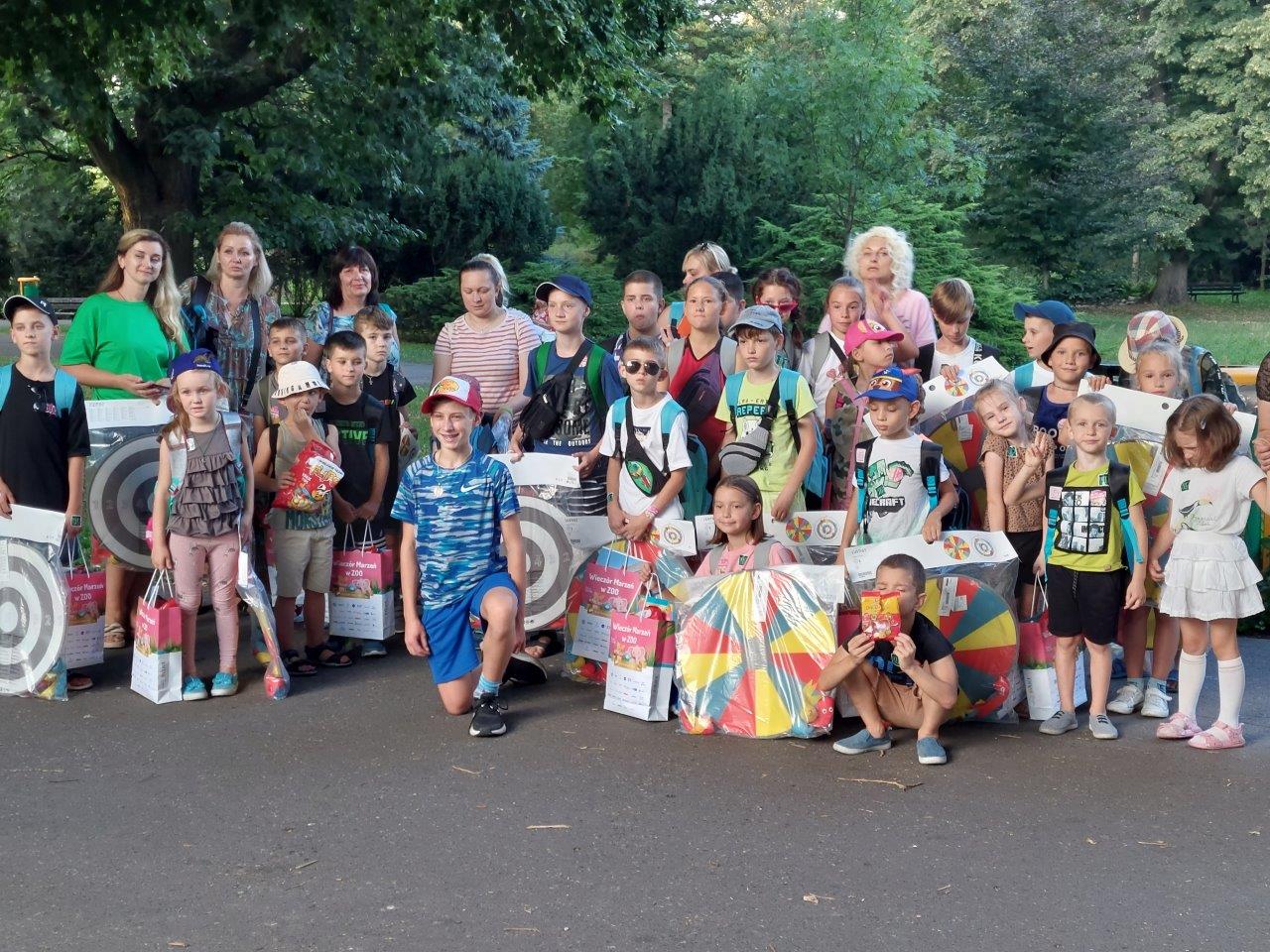 Oscar Oliver with some of the Ukrainian refugee children – loaded with backpacks and gifts.