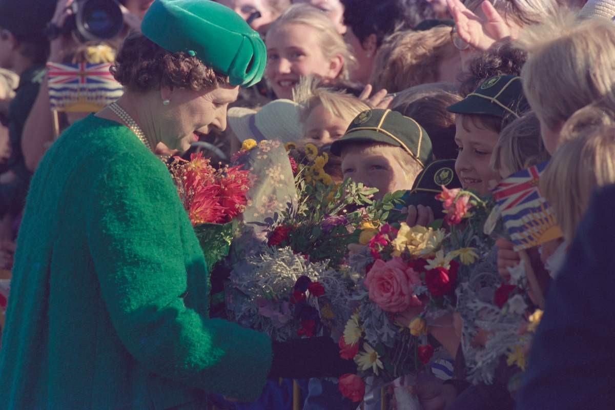 Queen Elizabeth arrives in Victoria, B.C., Oct. 9, 1987, the start of a two-week visit to Canada with Prince Philip. (THE CANADIAN PRESS/Ron Poling)