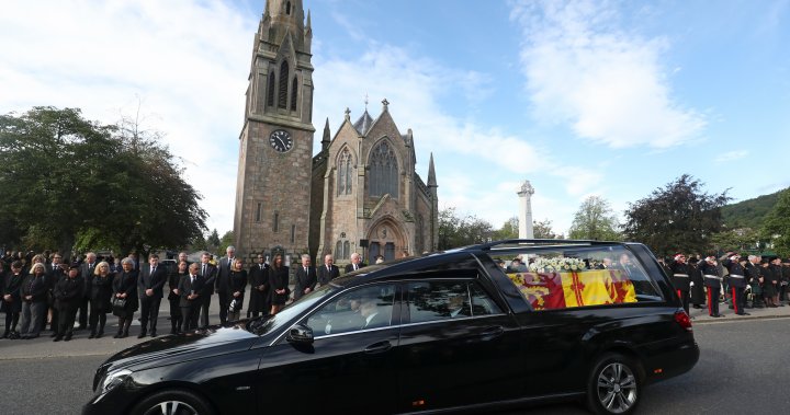 queen-elizabeth-ii-death-coffin-makes-journey-through-scotland-arrives-in-edinburgh-national-or-globalnews-ca